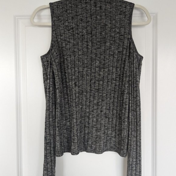 Express cold shoulder top - Picture 4 of 4